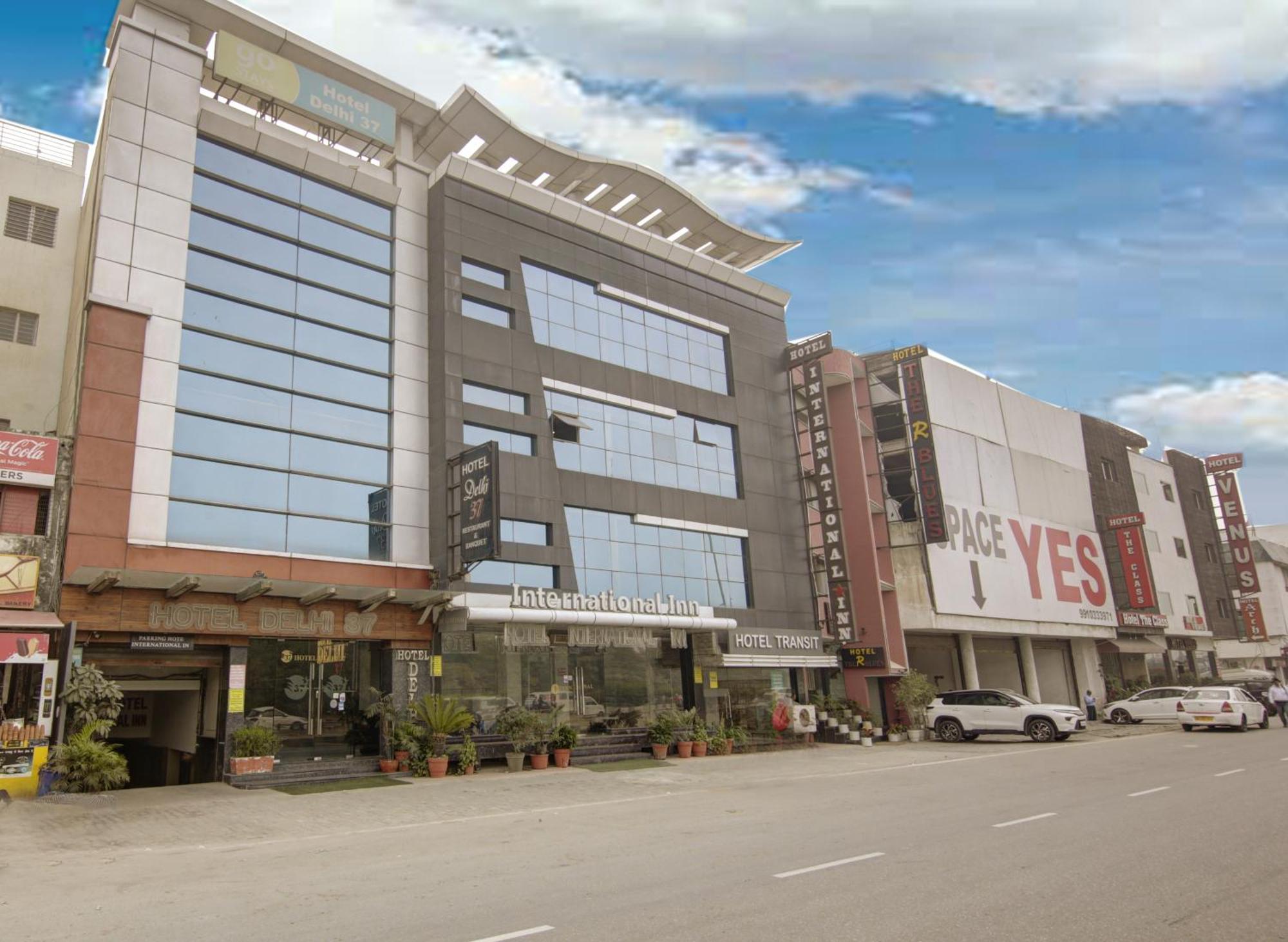 Hotel Delhi 37 By Star Group Near Delhi Airport 뉴델리 외부 사진