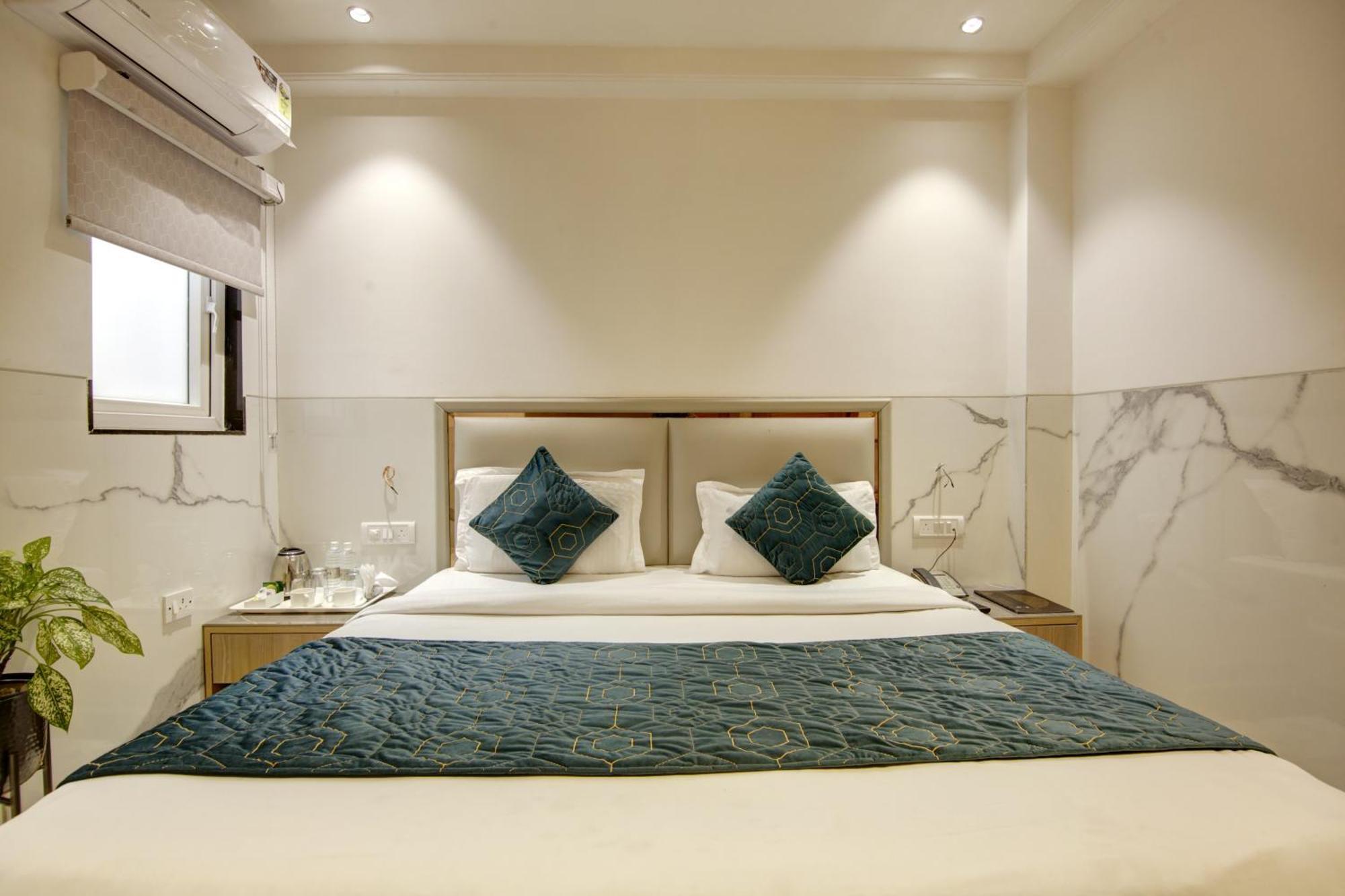 Hotel Delhi 37 By Star Group Near Delhi Airport 뉴델리 외부 사진