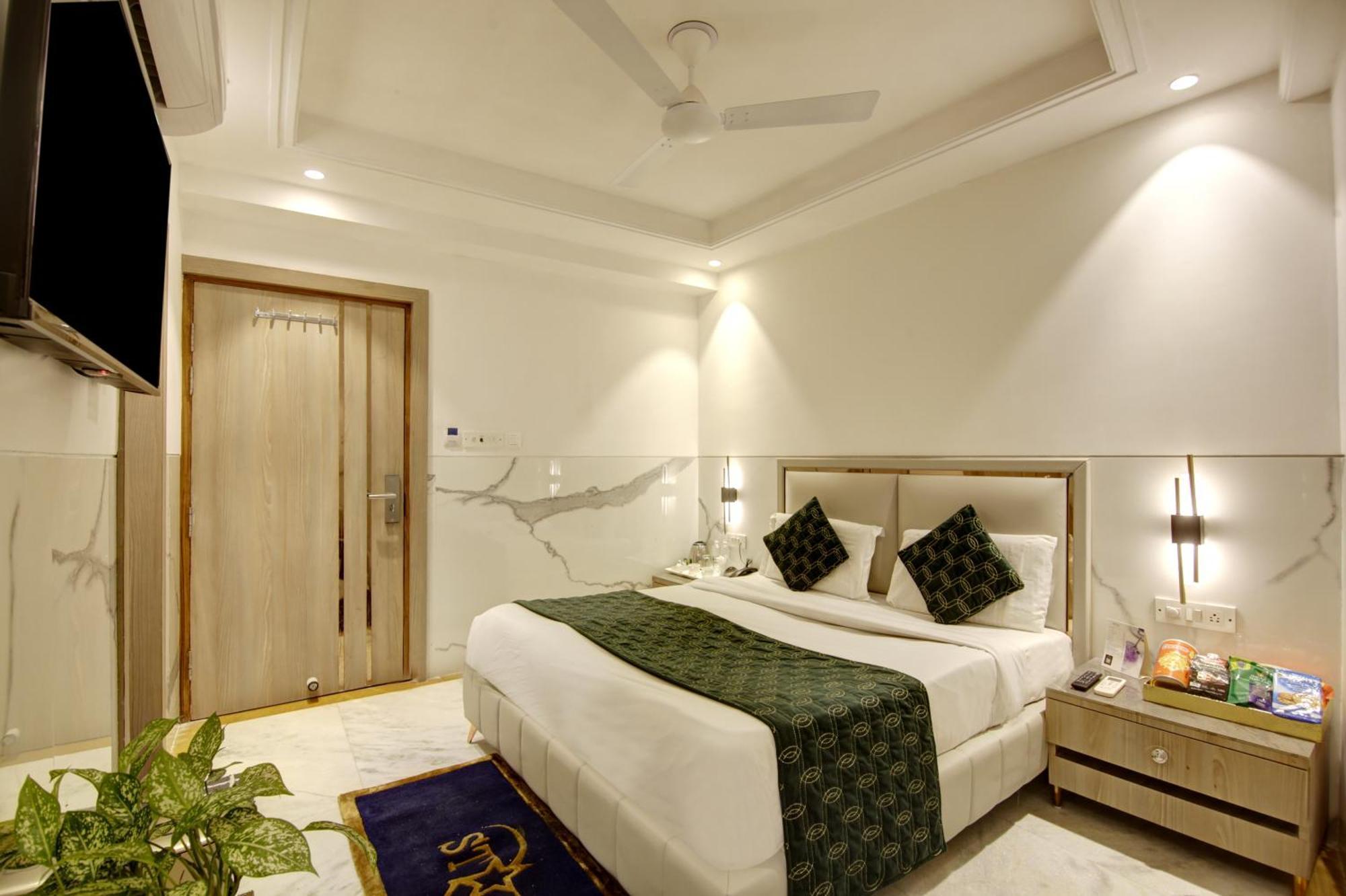 Hotel Delhi 37 By Star Group Near Delhi Airport 뉴델리 외부 사진